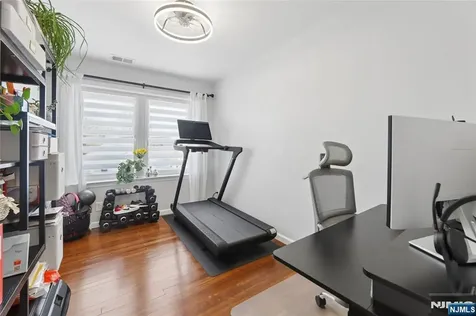 77 Scrivens Street Totowa NJ 07512