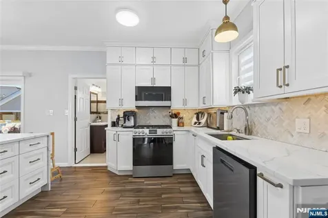 77 Scrivens Street Totowa NJ 07512