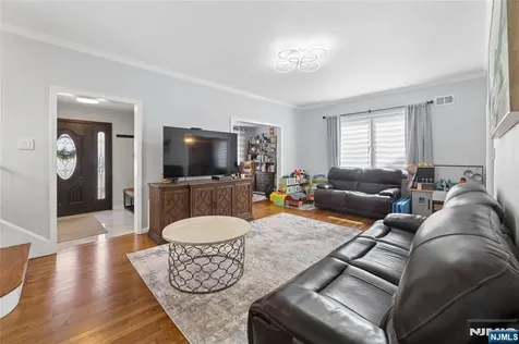 77 Scrivens Street Totowa NJ 07512