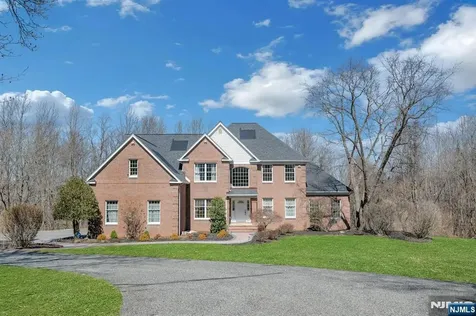 5 Noble Court Washington Township NJ 07853