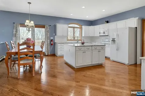 5 Noble Court Washington Township NJ 07853