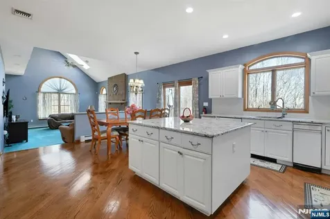 5 Noble Court Washington Township NJ 07853
