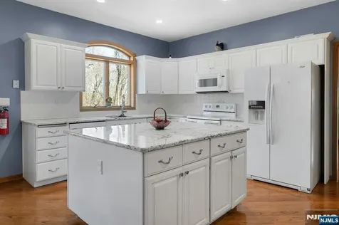 5 Noble Court Washington Township NJ 07853