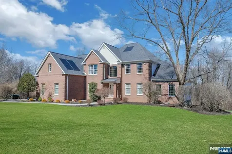 5 Noble Court Washington Township NJ 07853