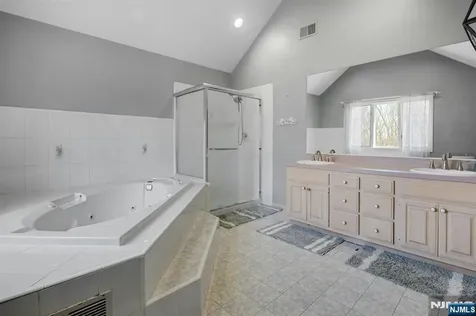 5 Noble Court Washington Township NJ 07853