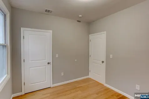 229 21st Street Irvington NJ 07111