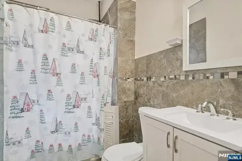 107 Huntington Terrace Newark NJ 07112