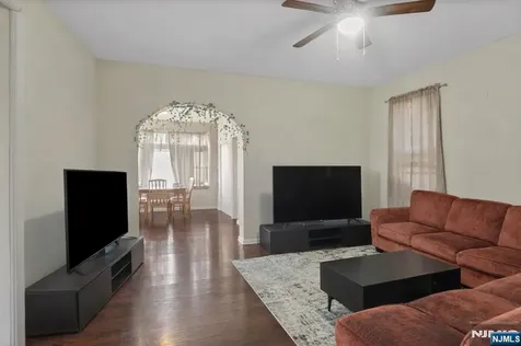 107 Huntington Terrace Newark NJ 07112