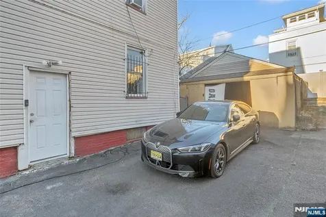 107 Huntington Terrace Newark NJ 07112