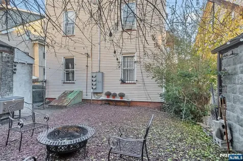 107 Huntington Terrace Newark NJ 07112
