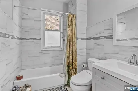 107 Huntington Terrace Newark NJ 07112