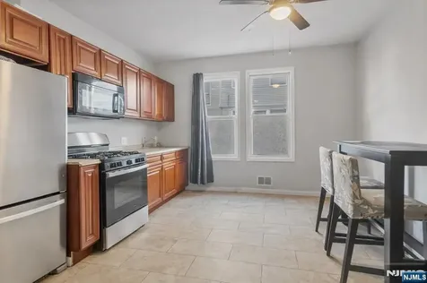 107 Huntington Terrace Newark NJ 07112