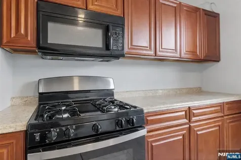 107 Huntington Terrace Newark NJ 07112