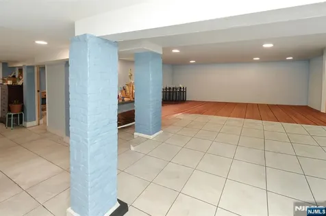 135 Scheerer Avenue Newark NJ 07112
