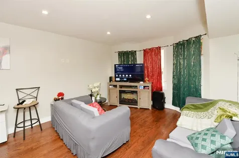 135 Scheerer Avenue Newark NJ 07112