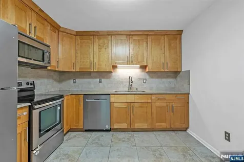 342 Village Court Fort Lee NJ 07024