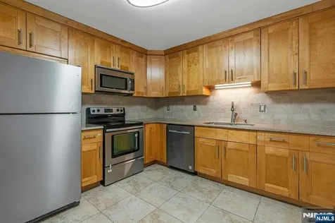 342 Village Court Fort Lee NJ 07024