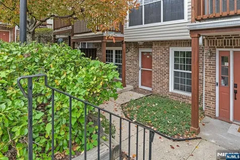 342 Village Court Fort Lee NJ 07024