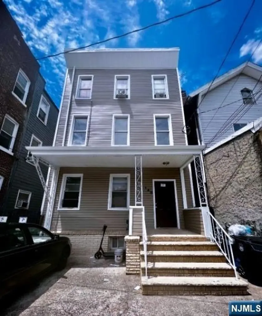 148 Garside Street Newark NJ 07104