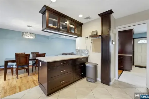 379 Wildrose Avenue Bergenfield NJ 07621