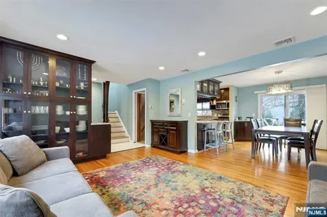 379 Wildrose Avenue Bergenfield NJ 07621