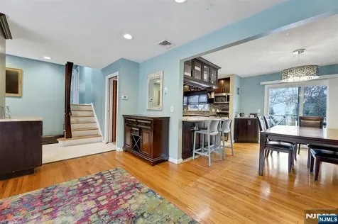 379 Wildrose Avenue Bergenfield NJ 07621