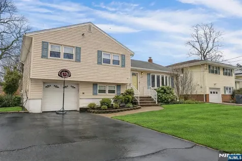 379 Wildrose Avenue Bergenfield NJ 07621