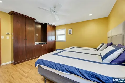379 Wildrose Avenue Bergenfield NJ 07621