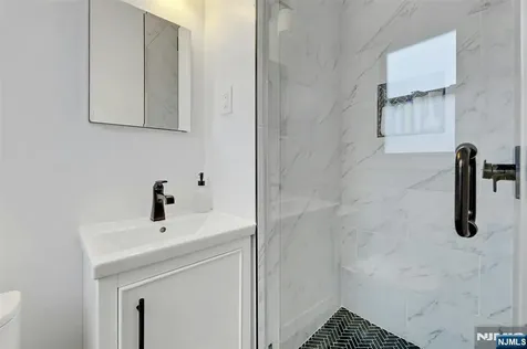 379 Wildrose Avenue Bergenfield NJ 07621