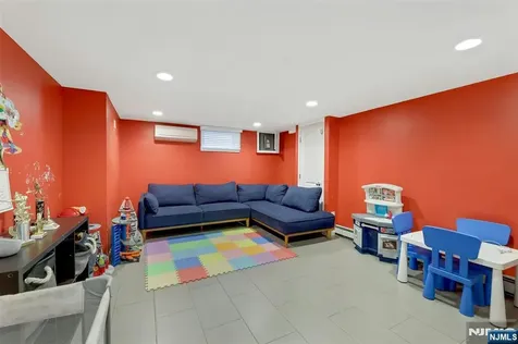 379 Wildrose Avenue Bergenfield NJ 07621