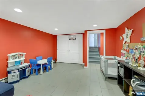 379 Wildrose Avenue Bergenfield NJ 07621