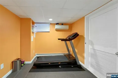 379 Wildrose Avenue Bergenfield NJ 07621