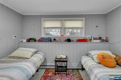 379 Wildrose Avenue Bergenfield NJ 07621