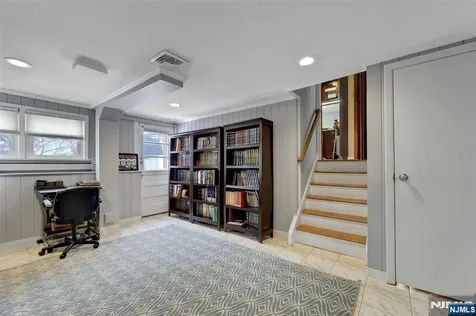 379 Wildrose Avenue Bergenfield NJ 07621