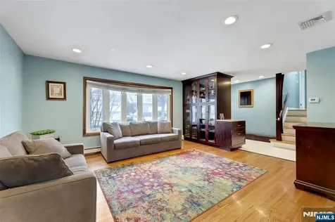 379 Wildrose Avenue Bergenfield NJ 07621