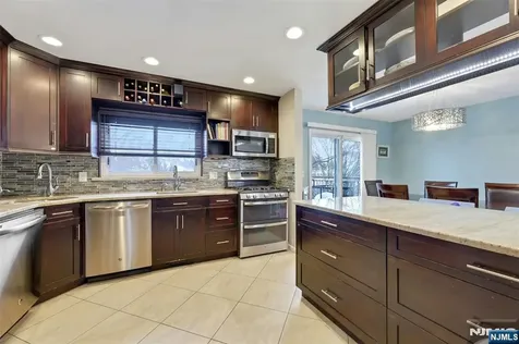 379 Wildrose Avenue Bergenfield NJ 07621