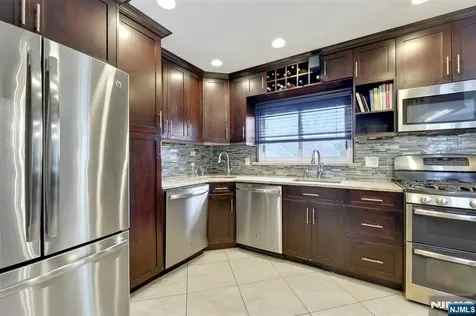 379 Wildrose Avenue Bergenfield NJ 07621