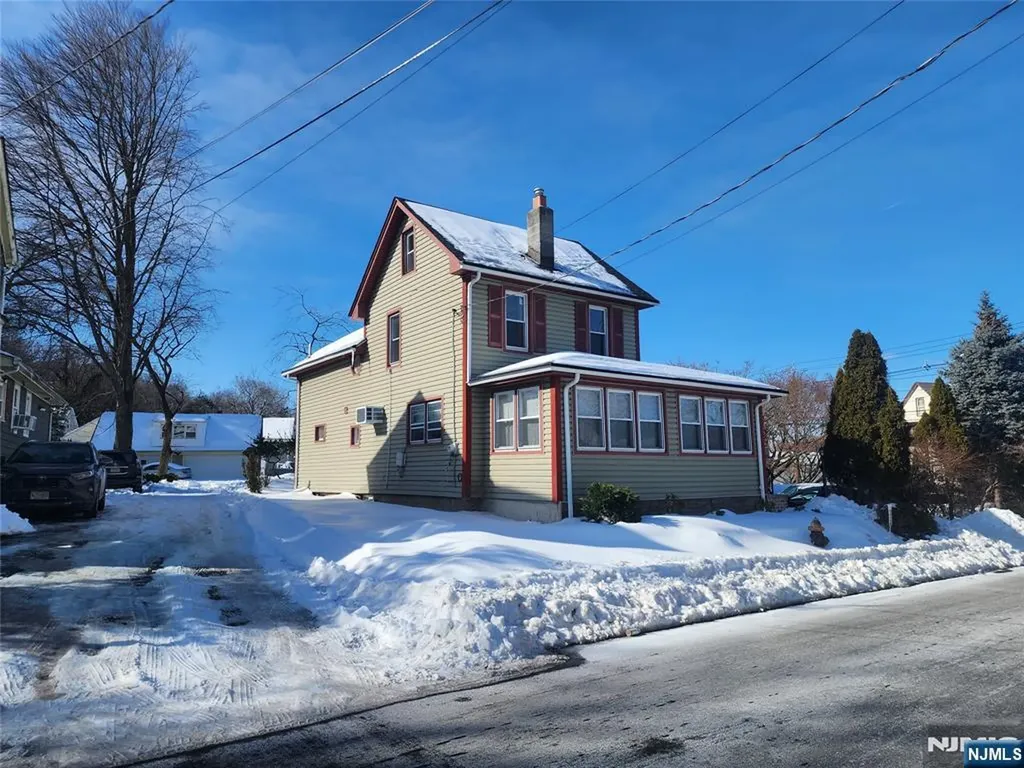 7 Lindsley Road Little Falls NJ 07424
