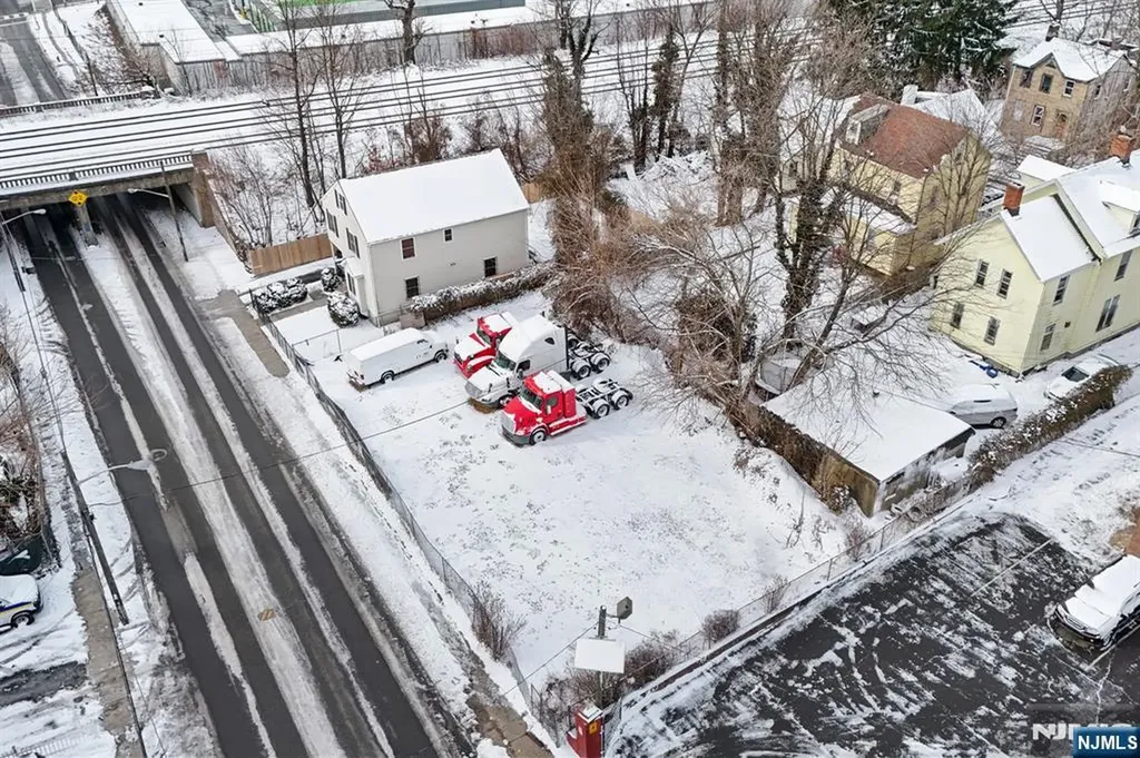 27 Oakwood Avenue Orange NJ 07050