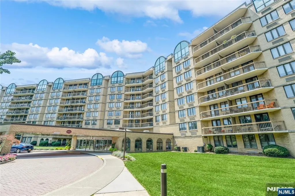 10 Smith Manor Boulevard West Orange NJ 07052