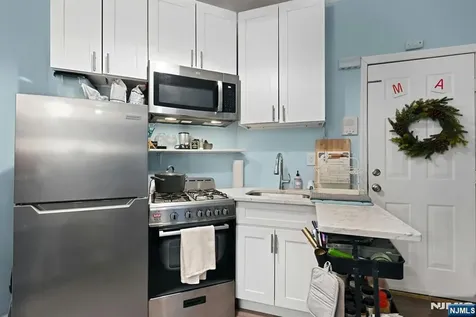 21 66th Street West New York NJ 07093