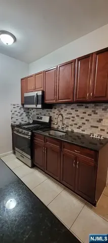 110 Peabody Place Newark NJ 07104