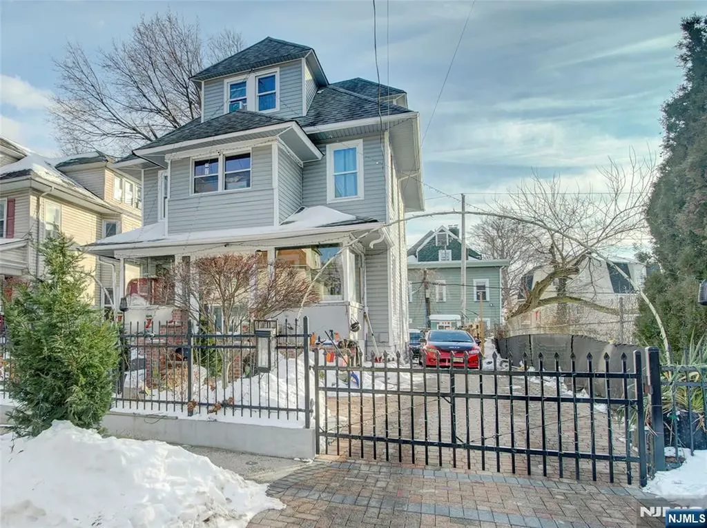 24 White Terrace Newark NJ 07108