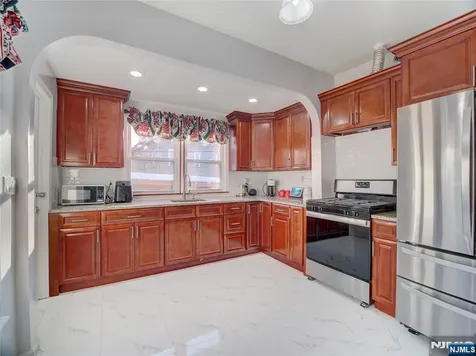 24 White Terrace Newark NJ 07108
