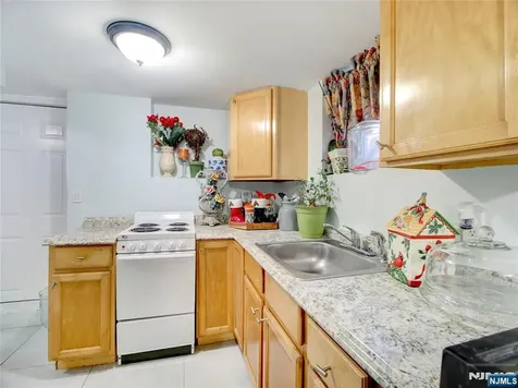 24 White Terrace Newark NJ 07108