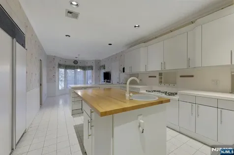 153 Ashley Place Park Ridge NJ 07656