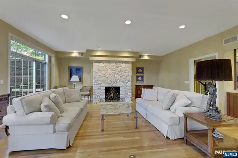 153 Ashley Place Park Ridge NJ 07656