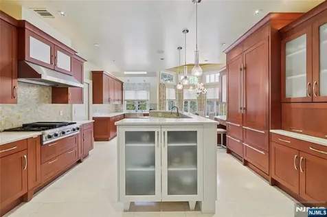 66 Hoover Drive Cresskill NJ 07626