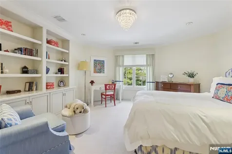 66 Hoover Drive Cresskill NJ 07626