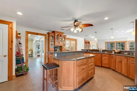 285 Chestnut Ridge Road Woodcliff Lake NJ 07677